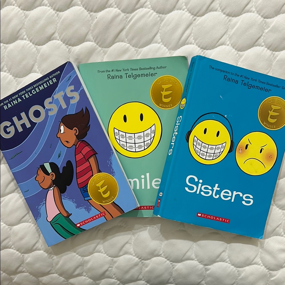 Scholastic Graphic Novels Set - Ghosts, Smile, Sisters
